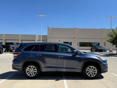 Used 2014 Toyota Highlander LE FWD image 7