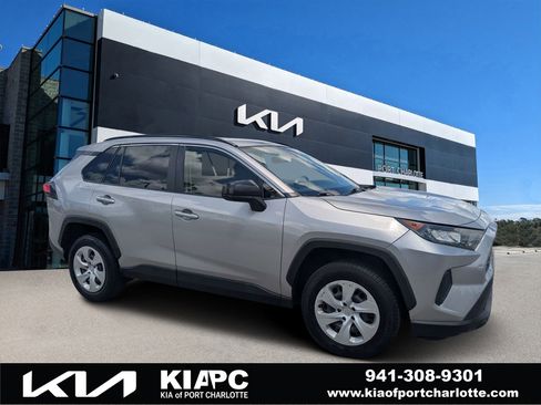Used 2019 Toyota RAV4 LE FWD image 1