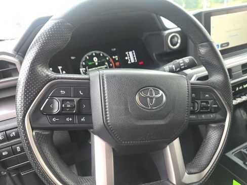 Used 2025 Toyota 4Runner SR5 AWD/4WD image 5