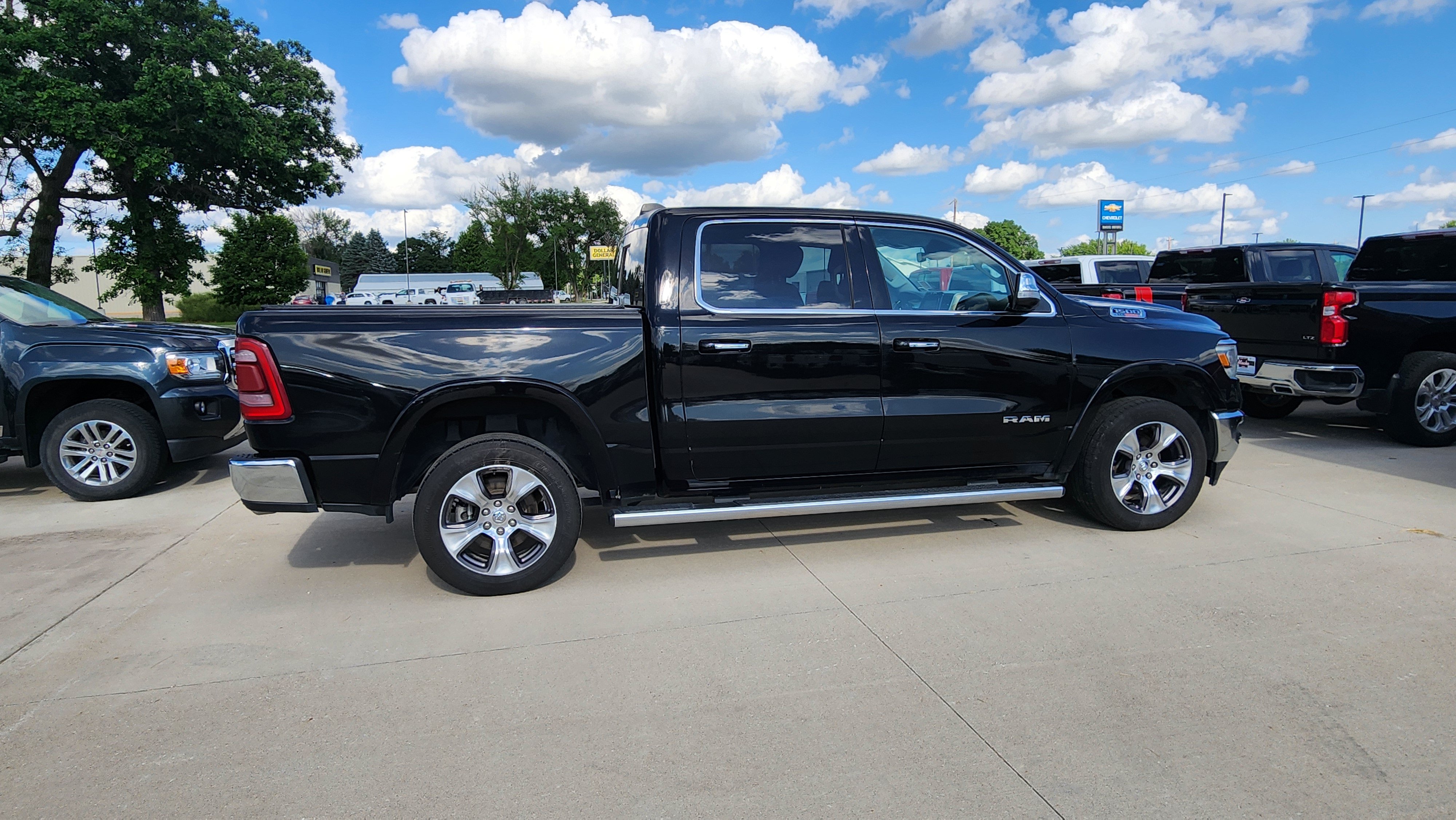 Used 2022 RAM 1500 Laramie AWD/4WD image 4