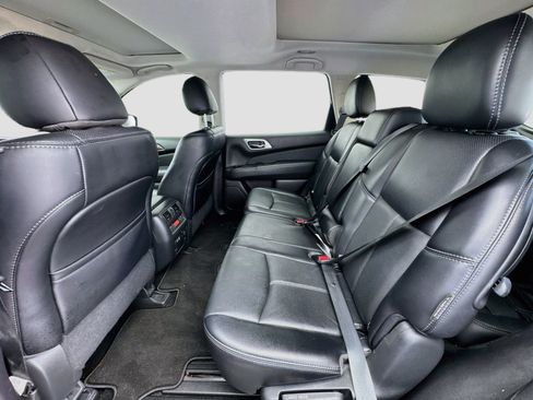 Used 2019 Nissan Pathfinder Platinum w/ Cargo Package FWD image 16