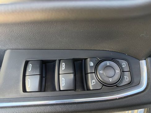 Used 2024 GMC Sierra 1500 SLT image 13