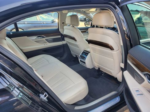 Used 2018 BMW 750i xDrive image 35