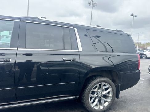 Used 2020 Chevrolet Suburban Premier w/ Premier Plus Edition image 4