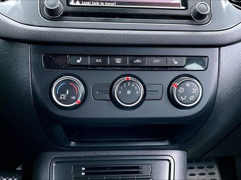 Used 2017 Volkswagen Tiguan S image 14
