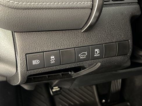 Used 2022 Toyota Camry SE image 31