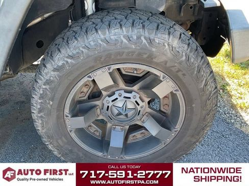 Used 2017 Jeep Wrangler Unlimited Sport w/ Connectivity Group AWD/4WD image 3