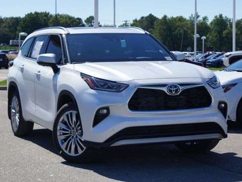 Used 2026 Toyota Highlander Platinum AWD/4WD image 7