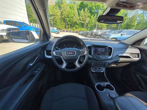 Used 2024 GMC Terrain SLE FWD image 30