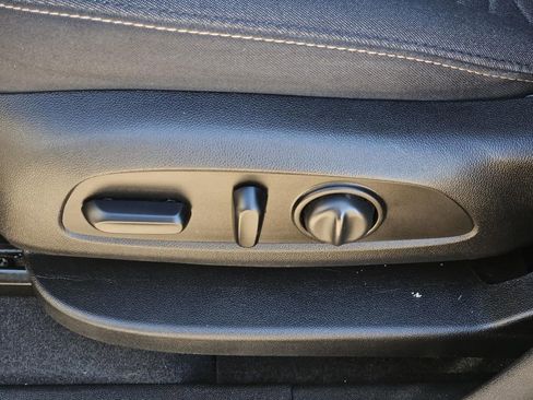 Used 2019 Chevrolet Equinox LT w/ Driver Convenience Package image 23