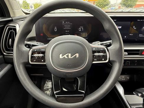 Used 2025 Kia Sorento LX FWD image 17