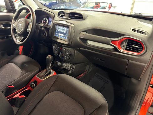 Used 2019 Jeep Renegade Trailhawk image 13