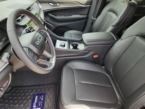 New 2026 Jeep Grand Cherokee Limited RWD image 9