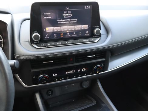 Used 2024 Nissan Rogue SV w/ SV Premium Package FWD image 6