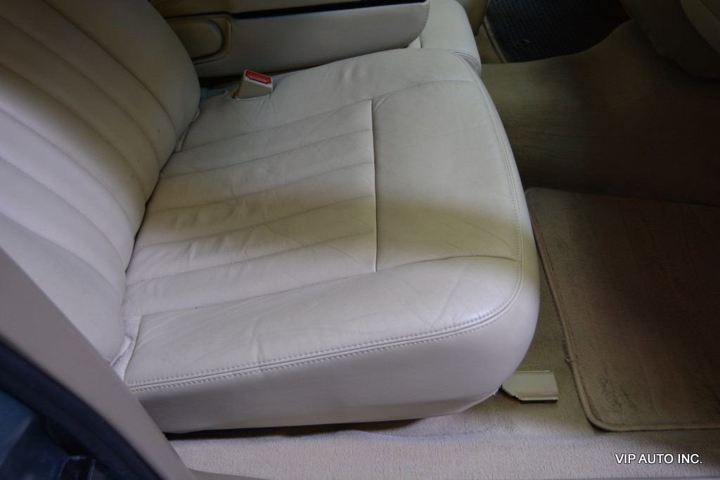Used 2006 Lincoln Town Car Signature RWD image 18