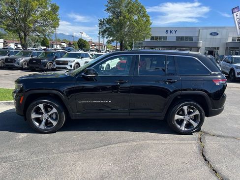 Used 2023 Jeep Grand Cherokee Limited w/ Luxury Tech Group II AWD/4WD image 13