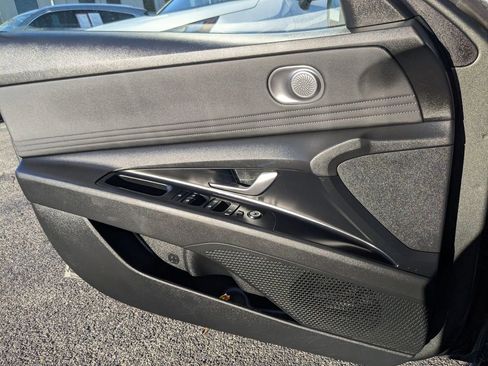 Used 2025 Hyundai Elantra SEL image 16