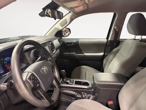 Used 2019 Toyota Tacoma SR image 10