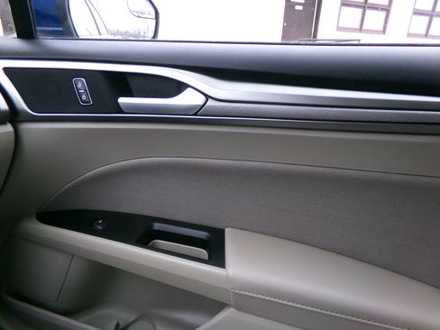 Used 2018 Ford Fusion SE image 22