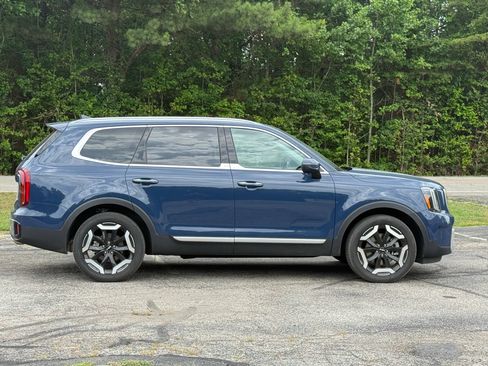 Used 2025 Kia Telluride S AWD/4WD image 3