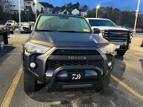 Used 2017 Toyota 4Runner SR5 image 5
