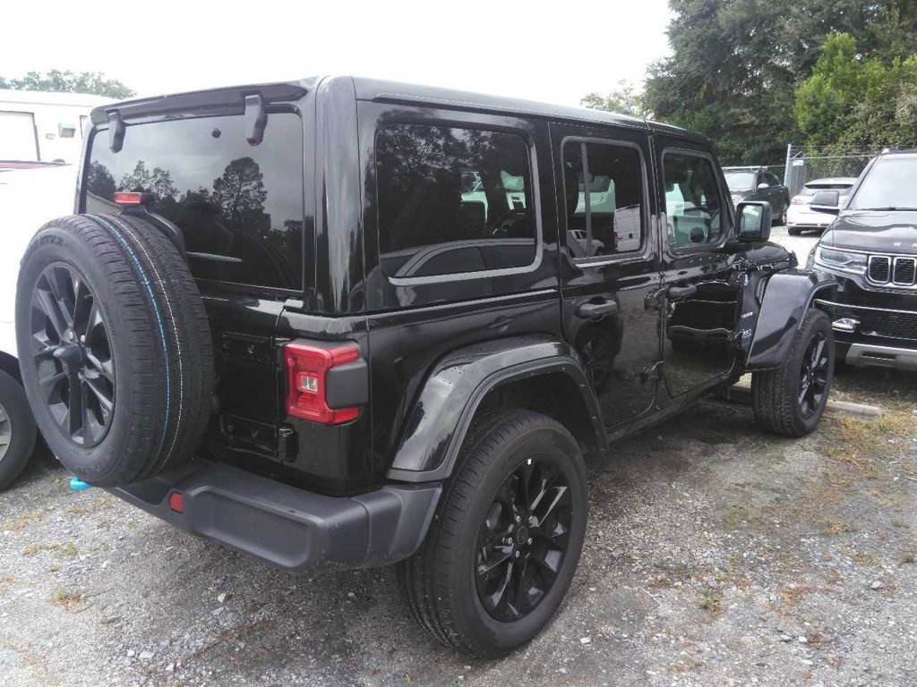 Used 2024 Jeep Wrangler Unlimited Sahara AWD/4WD image 3