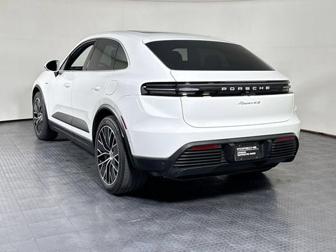 Certified 2025 Porsche Macan 4S Electric AWD/4WD image 3
