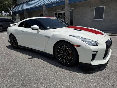 Used 2020 Nissan GT-R Premium AWD/4WD image 11