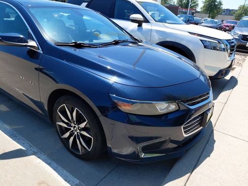 Used 2018 Chevrolet Malibu LT w/ Leather Package FWD image 6