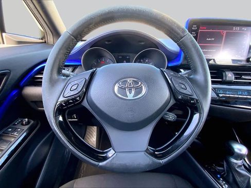 Used 2020 Toyota C-HR XLE FWD image 6