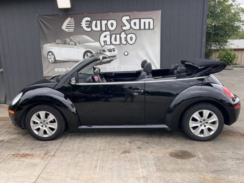 Used 2010 Volkswagen Beetle Convertible FWD image 5