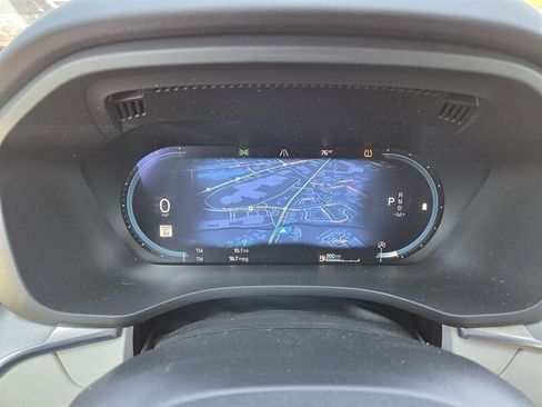 Used 2022 Volvo XC60 B5 Momentum image 17