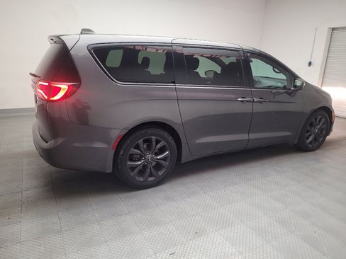 Used 2020 Chrysler Pacifica Touring w/ S Appearance Package FWD image 10