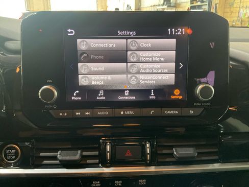 Used 2024 Nissan Pathfinder SV AWD/4WD image 25