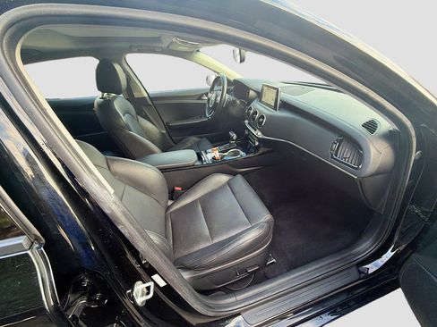 Used 2018 Kia Stinger Premium image 32