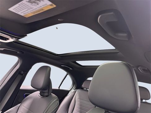 Used 2025 Mercedes-Benz C 300 4MATIC Sedan image 28