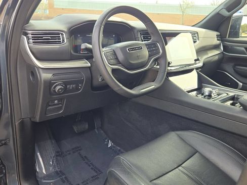 Used 2024 Jeep Wagoneer Series III AWD/4WD image 23