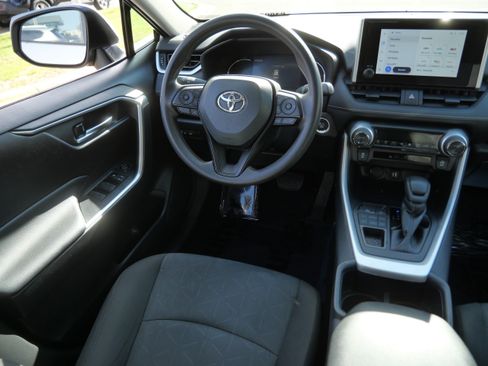 Certified 2025 Toyota RAV4 XLE AWD/4WD image 10