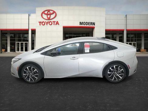 New 2026 Toyota Prius Plug-In Hybrid image 9