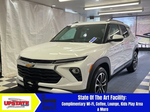 Used 2024 Chevrolet TrailBlazer LT image 3