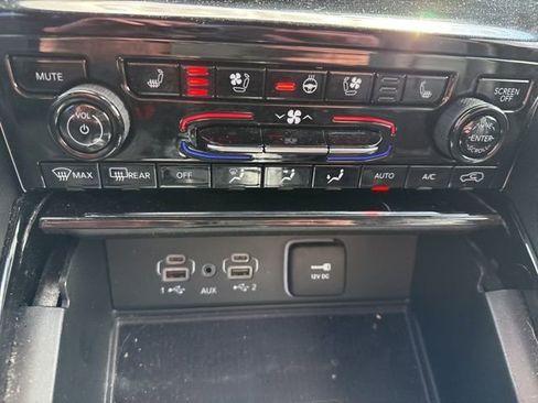 Used 2023 Jeep Grand Cherokee Limited w/ Luxury Tech Group II image 26