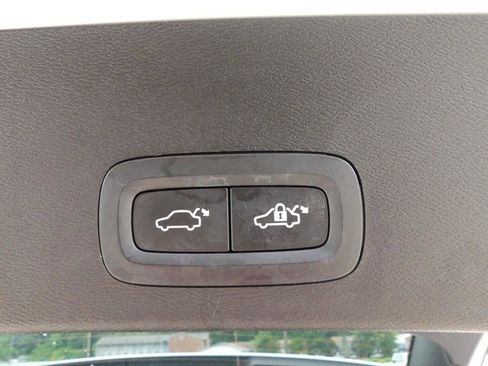 Used 2024 Volvo XC40 B5 Plus AWD/4WD image 39