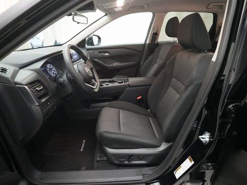 Used 2024 Nissan Rogue SV image 7