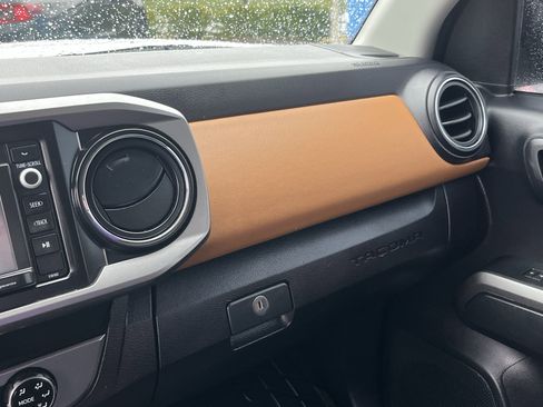 Used 2018 Toyota Tacoma SR5 image 24