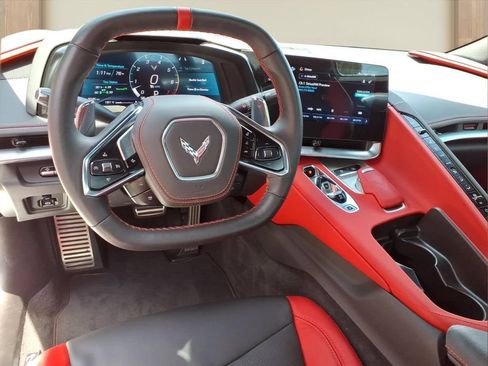Used 2025 Chevrolet Corvette Stingray Preferred Conv w/ Z51 Performance Package RWD image 3
