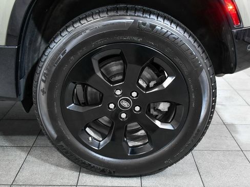 Used 2021 Land Rover Defender 110 X-Dynamic SE image 8