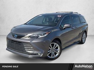 Used 2022 Toyota Sienna Platinum video 1