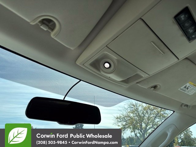 Used 2010 Chrysler Town & Country Touring FWD image 20