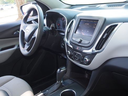 Used 2021 Chevrolet Equinox LS w/ LS Convenience Package FWD image 8