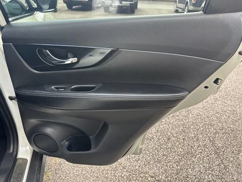 Used 2018 Nissan Rogue SL FWD image 18